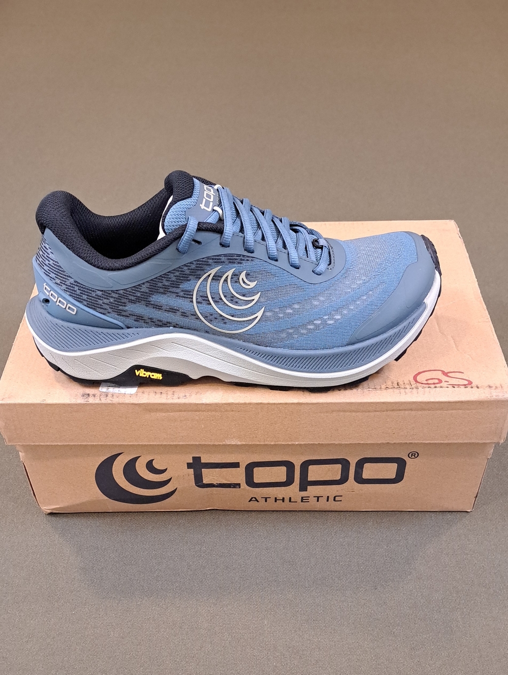 Topo Athletic Ultraventure 4 Trail Shoe - Color: Stone / Grey - Size: Women 9